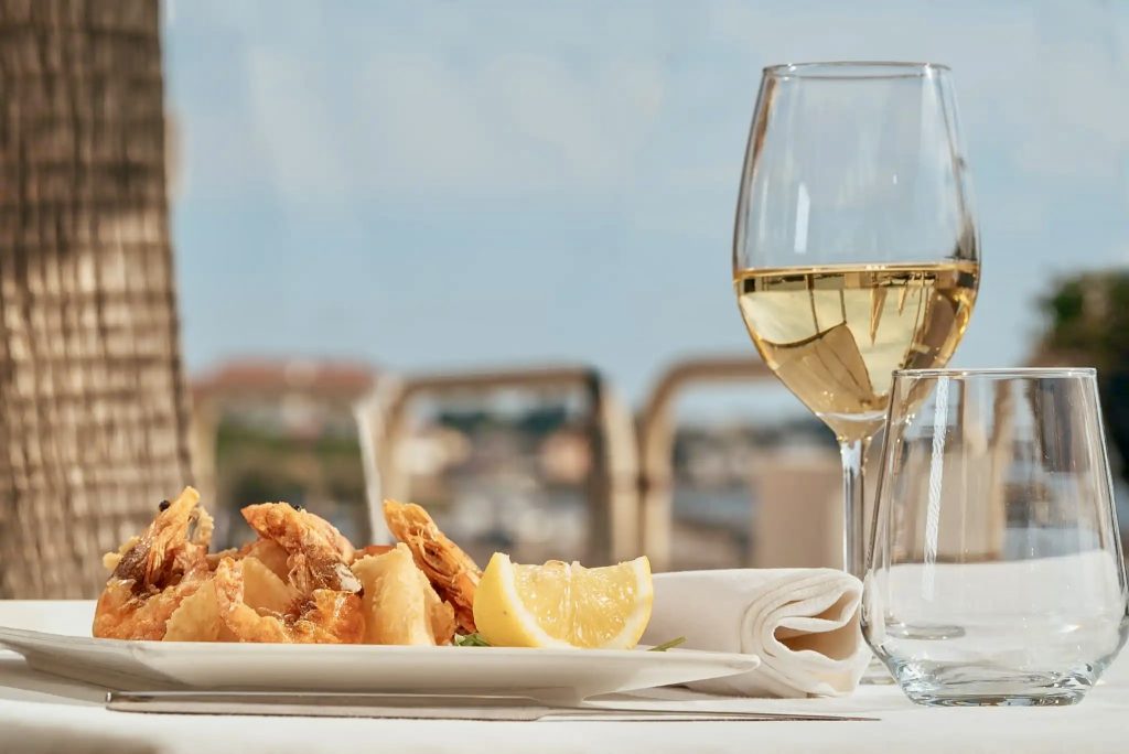 Holiday flat steps from bars, cafes, and local seafood dining